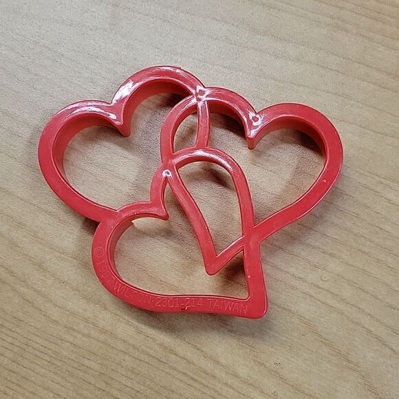 7 Wilton & pamperd chef Valentines Day cookie cutters - Picture 3 of 9